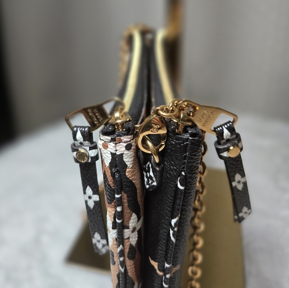 🔥 Louis Vuitton Pochette Double Zip Monogram Giant Jungle LIKE NEW! 🔥 - Picture 9 of 14